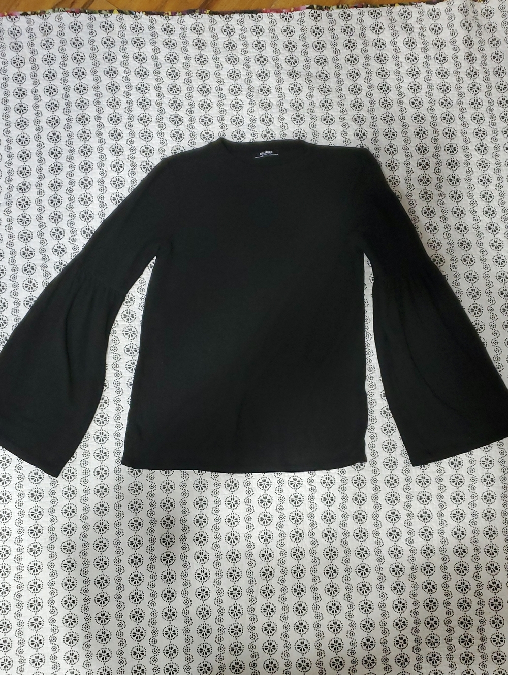 zara trafaluc black bell-sleeve long sleeve top size small